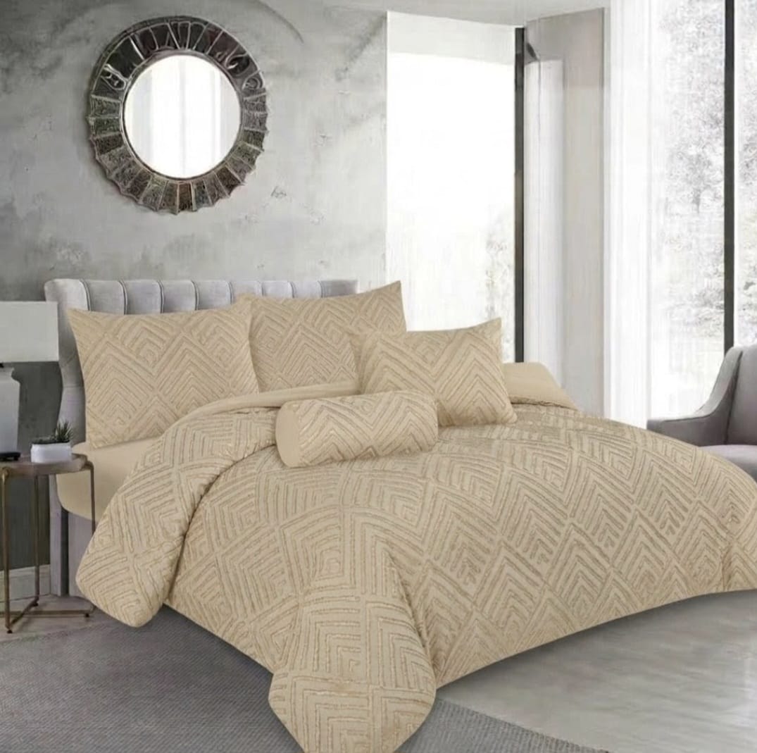 7 Piece King Size Bed in a Bag Bedding Set – Suitable for King & Double Beds – Comforter, Fitted Sheet, Cushions & Neck Roll